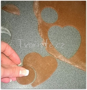 Spojím kolečko s vykrojeným srdíčkem