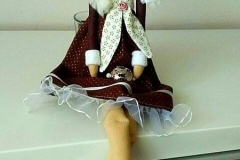 Panenka do hněda 50 cm vysoká