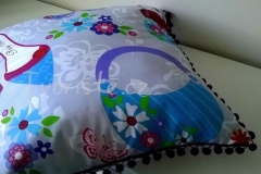 Polštářek s bambulkami