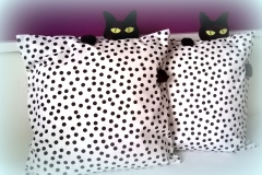 Opět dvě kočičky - rozsypané puntíky