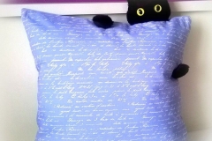 Polštářek s černou kočičkou