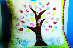 Polštář se stromem s lístky podle šitý s Ivankou