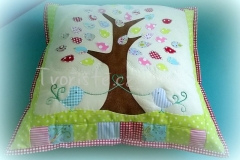 Polštář se stromem s lístky podle šitý s Ivankou