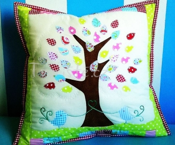 Polštář se stromem s lístky podle šitý s Ivankou