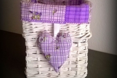 Košíček bílý na hřebeny a kartáče